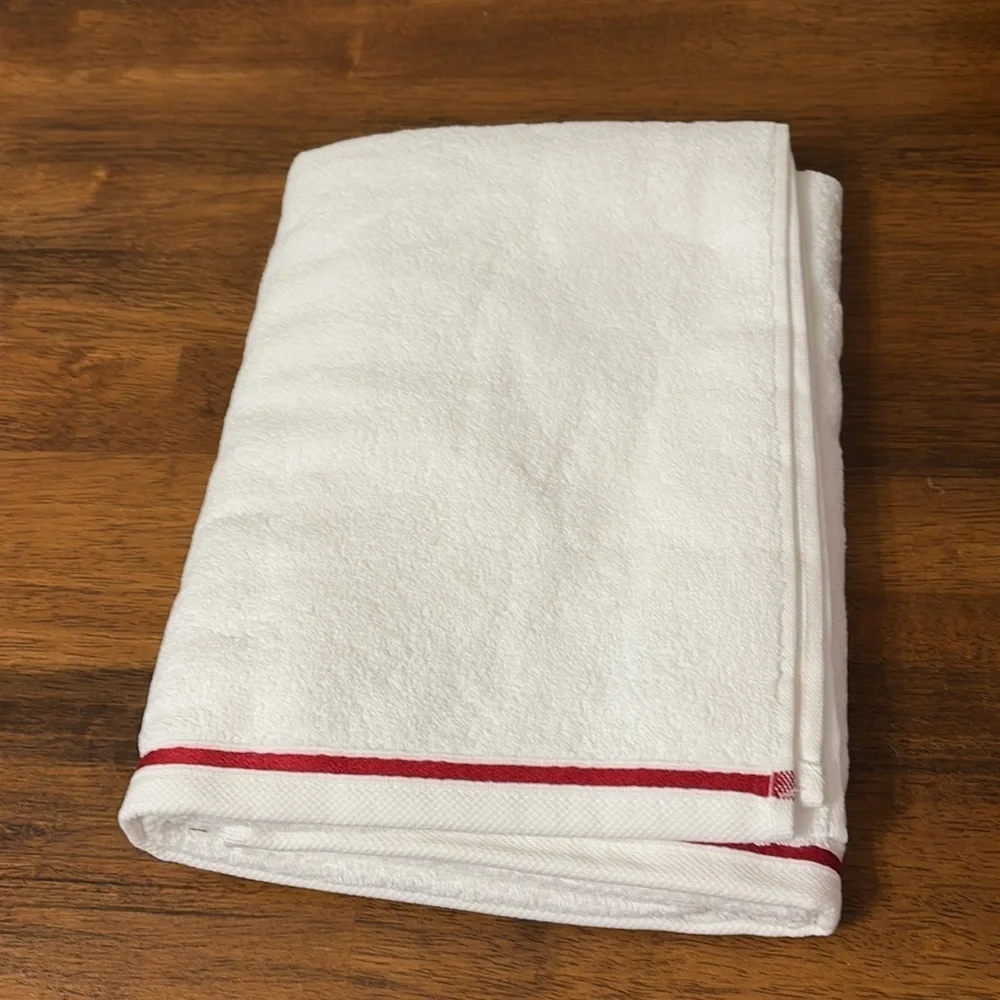 NWT 2 MARTHA STEWART PINE WREATH MERRY CHRISTMAS BATH TOWEL 28 X 48